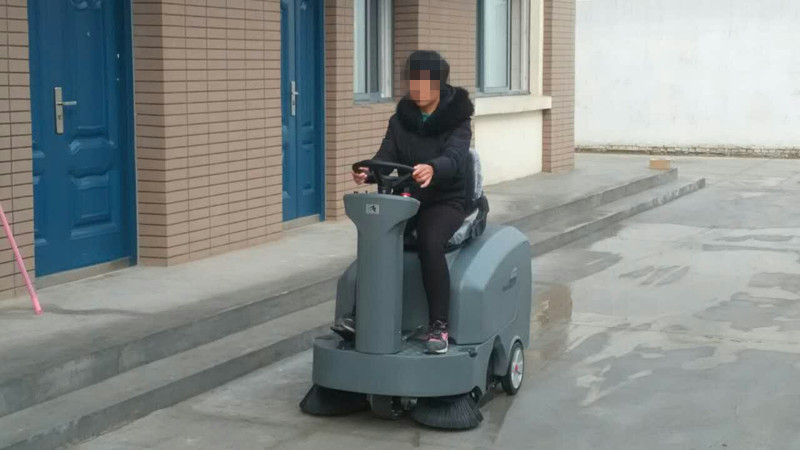 國內駕駛式掃地機技術來源及發展方向
