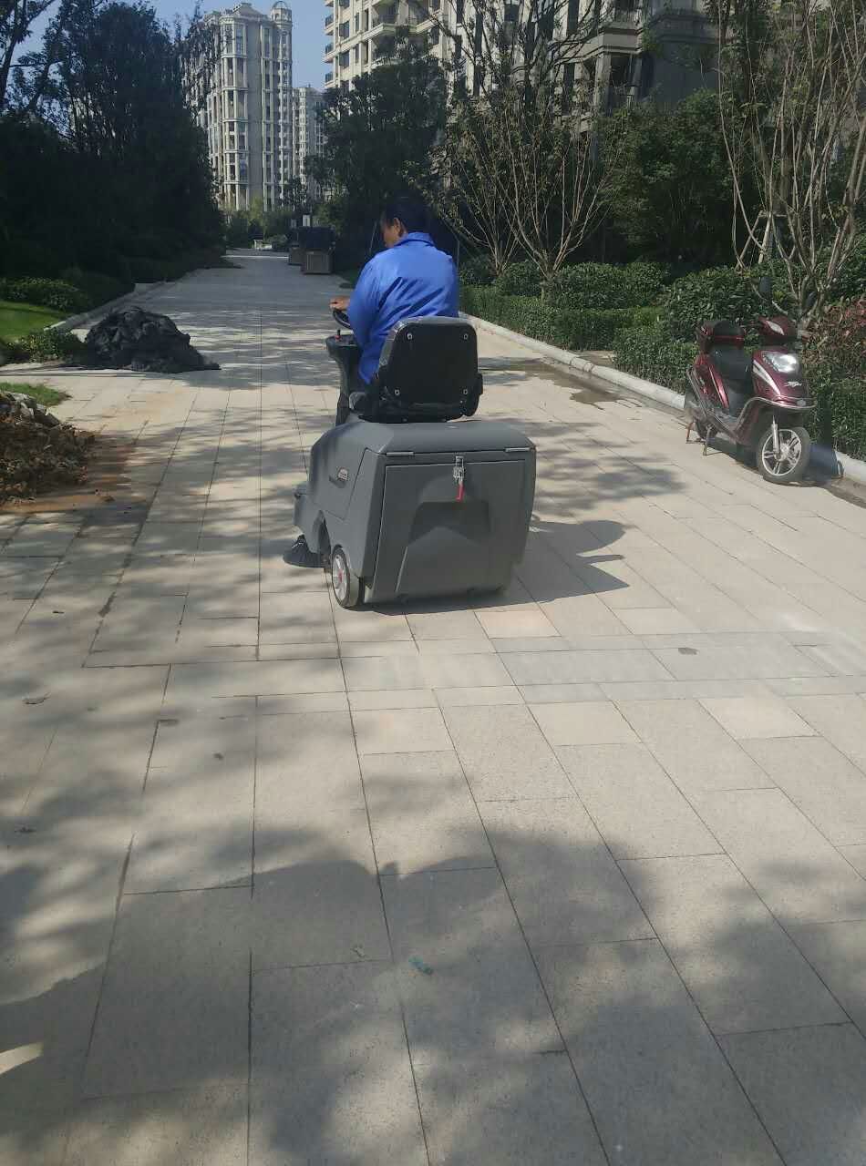 駕駛式掃地機有哪些優勢？駕駛式掃地機使用有哪些技巧？