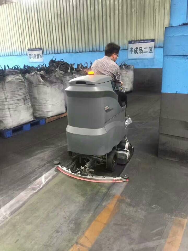 駕駛式洗地車開啟開車做保潔時(shí)代！