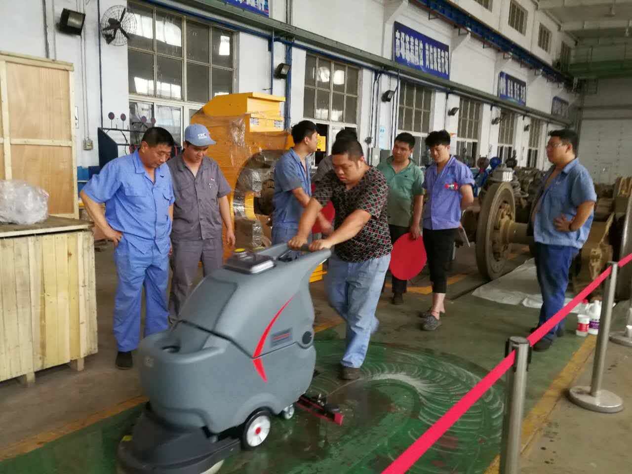 選購(gòu)手推式洗地機(jī)有哪些技巧？